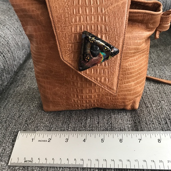 Tom Thomas tan leather embossed asymmetrical crossbody purse - Picture 9 of 15